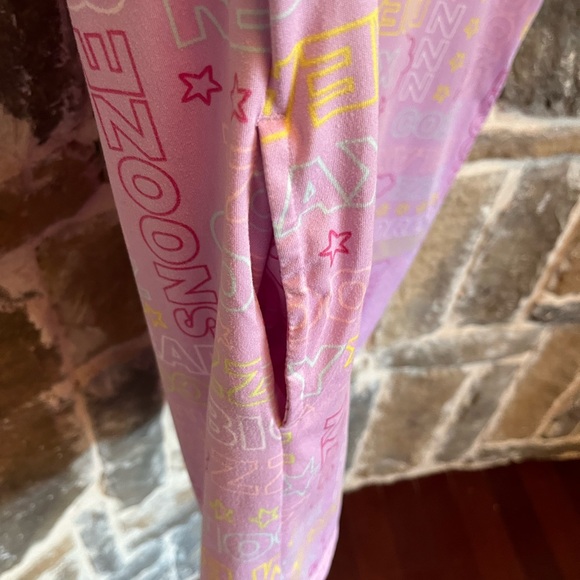 Choose 3 for $9 Sleep shirt pink graphic size medium - Picture 6 of 6